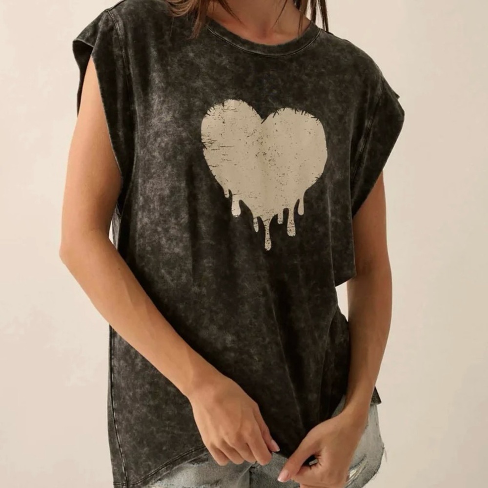 🟠NWT PROMESA Melting Heart Vintage-Wash Cap-Sleeve Graphic Tee in Charcoal SMALL